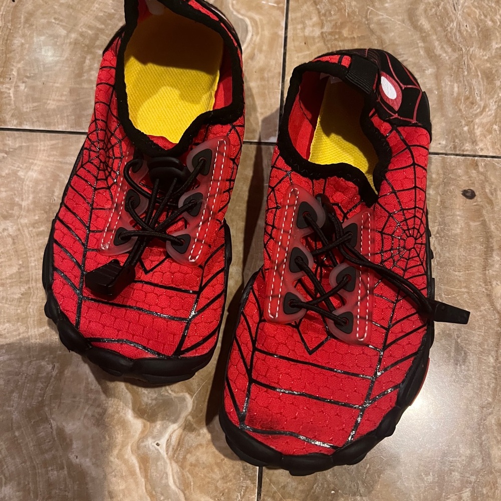 Red Spider-webkids barefoot shoes